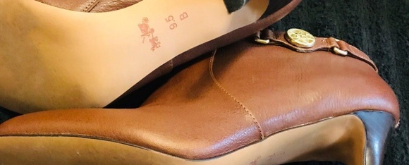 Coach Heels - Picture 5 of 5